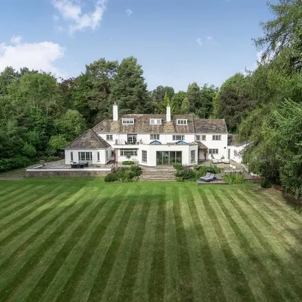 Rent this 6 bed house on Castle Hill in Prestbury, SK10 4AS