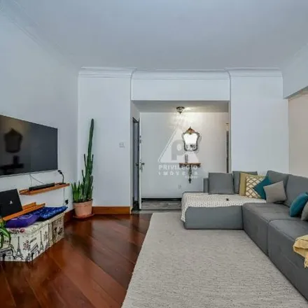 Buy this 3 bed apartment on Rua Figueiredo de Magalhães in Copacabana, Rio de Janeiro - RJ