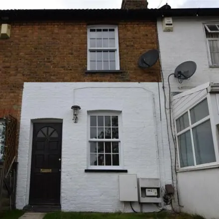 Rent this 1 bed townhouse on Moorfield Road in Broom Hill, London
