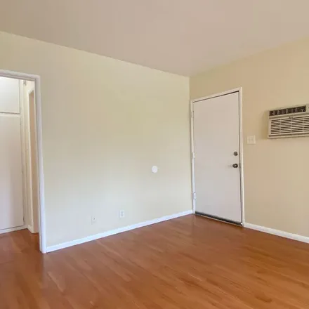 Image 4 - North Hollywood Way, Los Angeles, CA 91504, USA - Apartment for rent
