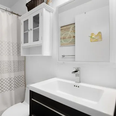 Image 3 - 233 East 86th Street, New York, NY 10028, USA - Condo for sale