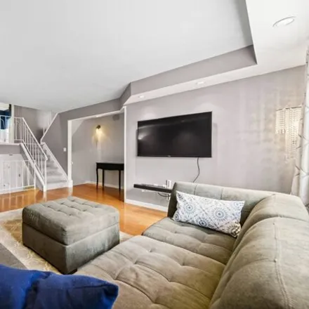 Image 5 - 26 Alan Loop, New York, NY 10304, USA - Townhouse for sale