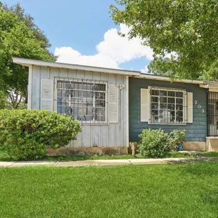 Image 2 - 703 Glamis Ave, San Antonio, Texas, 78223 - House for sale