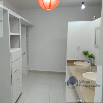 Rent this studio house on Calle 2 de Abril 285 in Los Arcos, 36586 Irapuato