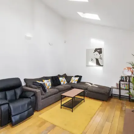 Image 4 - Prince's Yard, London, N1 0LD, United Kingdom - Townhouse for rent