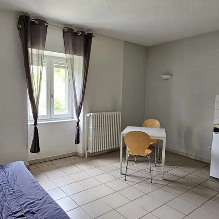 Image 3 - 4 Place de l'Hôtel de Ville, 07000 Privas, France - Apartment for rent
