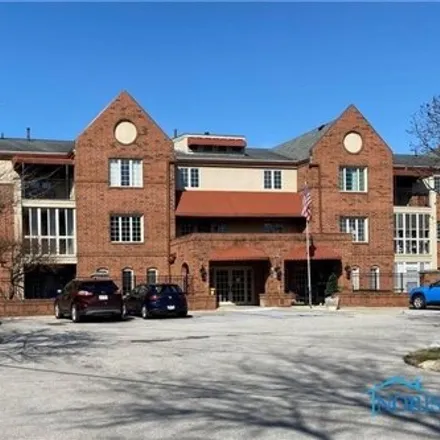 Buy this 2 bed condo on 4750 Glendale Avenue in Toledo, OH 43614