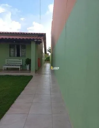 Buy this 3 bed house on Rua Iguaçu in Nossa Senhora das Graças, Uberlândia - MG