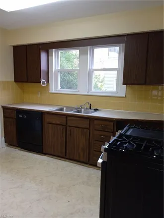 Image 5 - 429 Lovisa Street, Akron, OH 44311, USA - Apartment for rent
