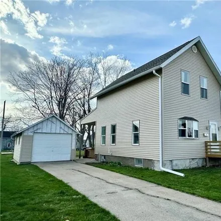 Buy this 3 bed house on 1049 Spring Street in Grinnell, IA 50112