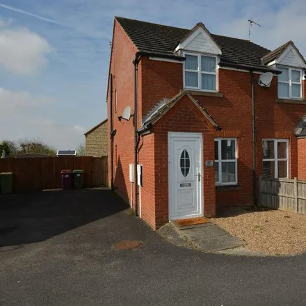 Rent this 2 bed duplex on Boughton Lane in Clowne, S43 4QF