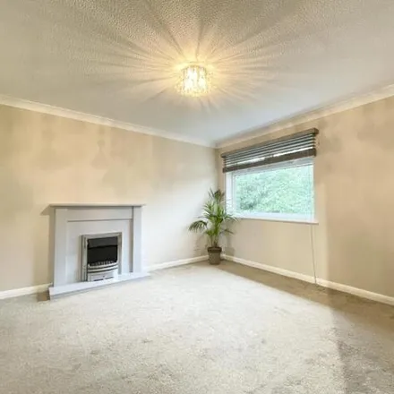 Image 4 - Elgol Close, Bramhall, SK3 8UP, United Kingdom - Apartment for rent
