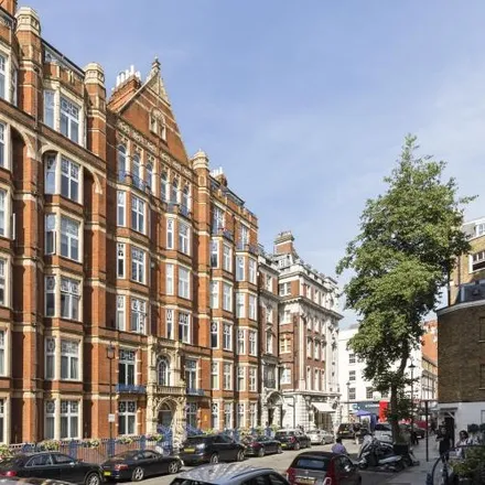 Rent this 3 bed apartment on Bickenhall Mansions in Bickenhall Street, London