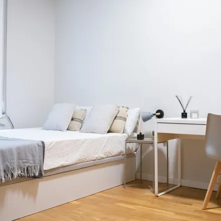 Rent this 4 bed room on Carrer del Consell de Cent in 401, 08001 Barcelona
