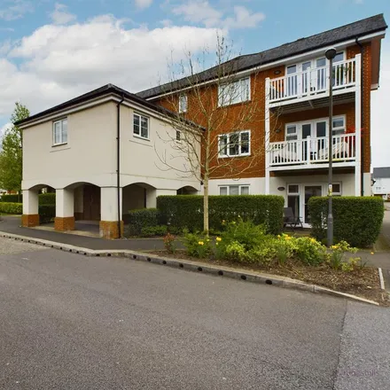 Image 1 - Sierra Road, Buckinghamshire, HP11 1GY, United Kingdom - Apartment for rent