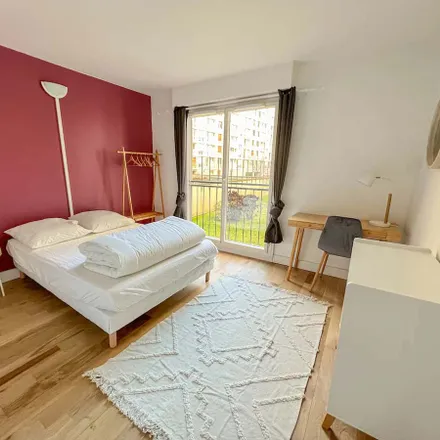 Rent this 3 bed room on 152 Rue de Lourmel in 75015 Paris, France