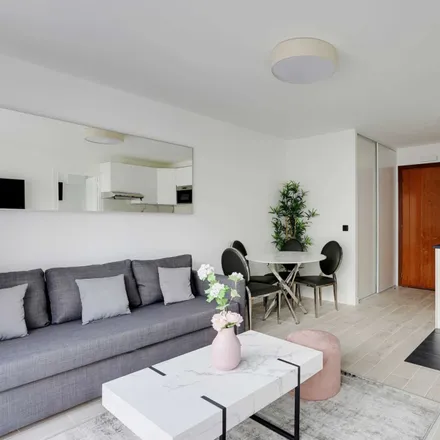 Image 2 - 10 Rue du Bouquet de Longchamp, 75116 Paris, France - Apartment for rent
