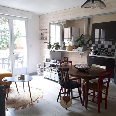 Rent this 2 bed apartment on 9 Allée des Jardinières in 86000 Poitiers, France