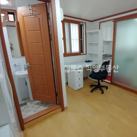 Rent this studio apartment on 서울특별시 관악구 봉천동 1688-147