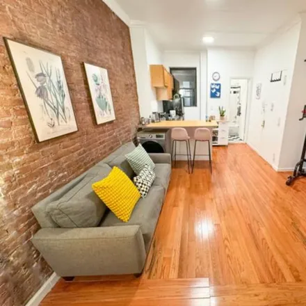 Rent this 3 bed apartment on 1727 2nd Avenue in New York, NY 10128