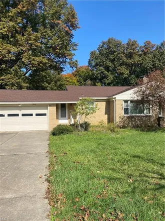 Buy this 3 bed house on 744 Wildwood Drive in Boardman, OH 44512