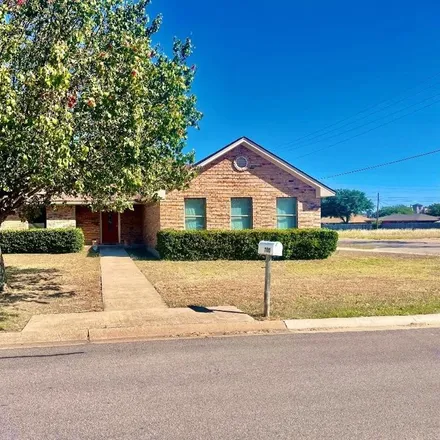 Image 2 - Northeast 40th Avenue, Mineral Wells, TX 76067, USA - House for sale