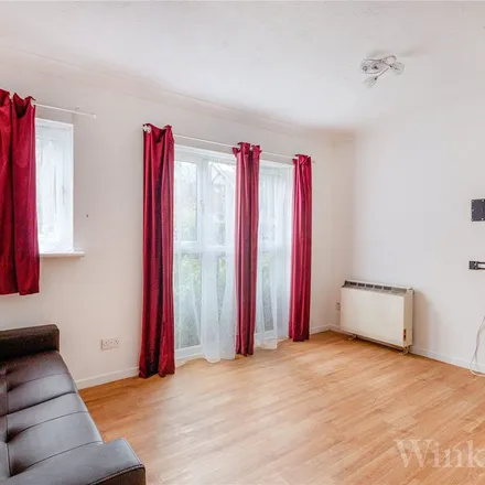 Image 3 - 46 Farrow Lane, London, SE14 5DB, United Kingdom - Apartment for rent