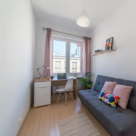 Rent this 6 bed room on Nowowiejska in 00-665 Warsaw, Poland