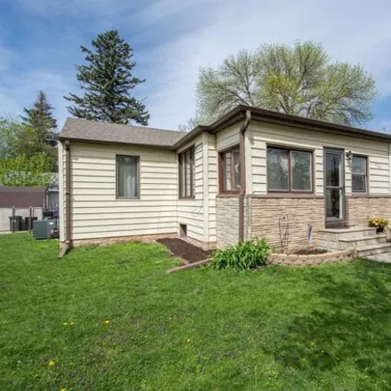 Buy this 3 bed house on 624 7th Avenue North in Fargo, ND 56562