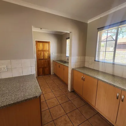 Image 6 - Albertyn Street, Vorna Valley, Midrand, 1686, South Africa - Townhouse for rent