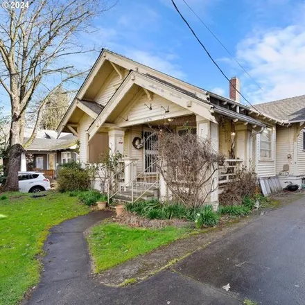 Image 2 - 7514 North Elmore Avenue, Portland, OR 97217, USA - House for sale