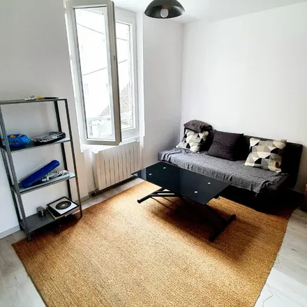 Rent this 2 bed apartment on Mont Enflamme in 77300 Fontainebleau, France