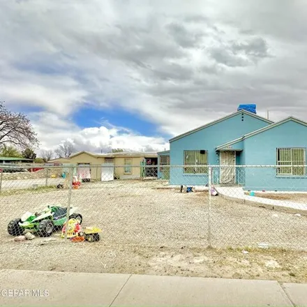 Buy this studio house on 8587 Dorbandt Circle in El Paso, TX 79907