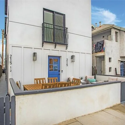 Image 2 - 215, 215 1/2 32nd Street, Newport Heights, Newport Beach, CA 92663, USA - Apartment for sale