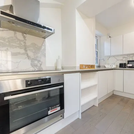 Rent this 3 bed apartment on London in NW6 5EE, United Kingdom
