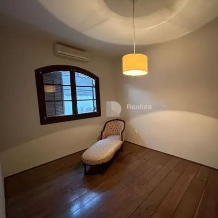 Rent this 4 bed house on Rua Engenheiro Urbano Alves de Souza Pereira in Vila São José, Taubaté - SP