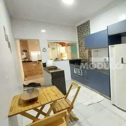 Rent this 3 bed house on Rua Dallas in Novo Mundo, Uberlândia - MG