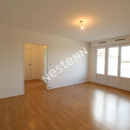 Rent this 3 bed apartment on 33 Rue Martin Peller in 51100 Reims, France