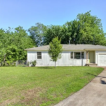 Buy this 3 bed house on 1011 Sycamore Drive in Midwest City, OK 73110