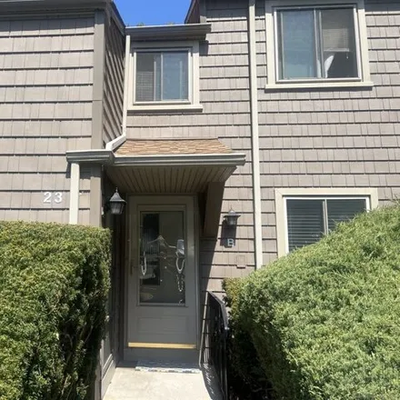 Buy this 1 bed condo on 30 Happy Hollow Circle in Stratford, CT 06614