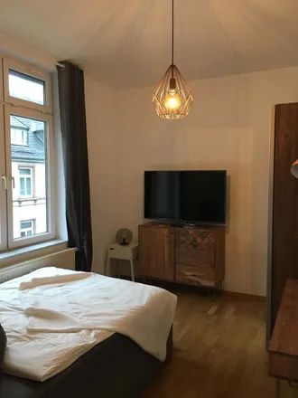Rent this 3 bed room on Heiligkreuzgasse 13 in 60313 Frankfurt, Germany