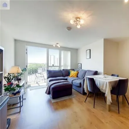 Rent this 2 bed room on 1 in 3 Queensland Road, London