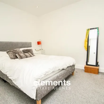 Image 3 - Thistle Close, Bourne End, HP1 2DE, United Kingdom - Apartment for rent