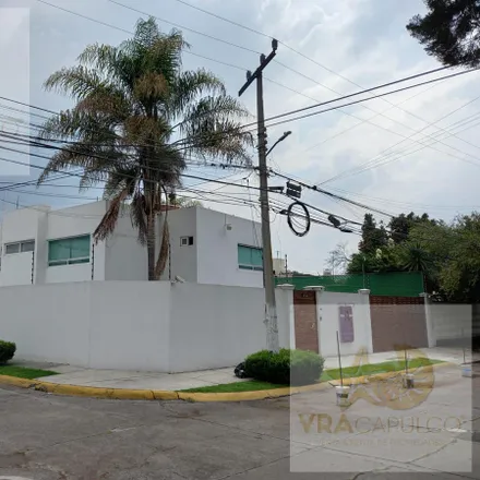 Buy this studio house on Avenida Hacienda de Atenco 122 in 53150 Naucalpan de Juárez, MEX