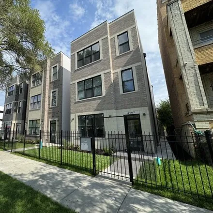 Rent this 3 bed condo on 4107 South Prairie Avenue in Chicago, IL 60653