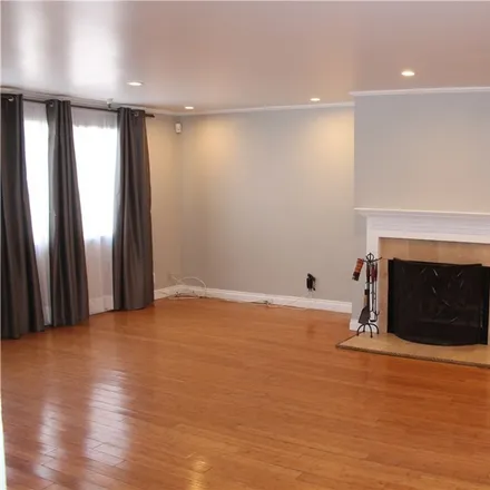 Image 2 - 14201 Dickens Street, Los Angeles, CA 91423, USA - Townhouse for rent