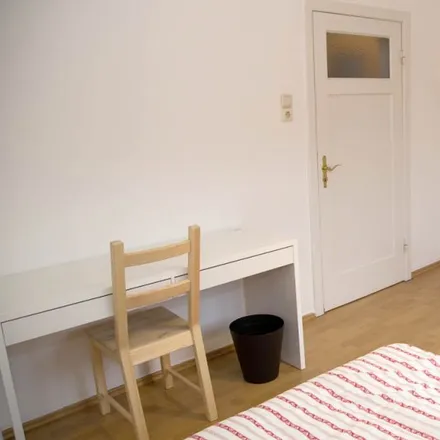 Rent this 3 bed room on Wandsbeker Chaussee 25 in 22089 Hamburg, Germany
