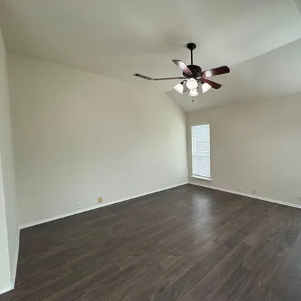 Image 9 - 207 Meredith Court, Irving, TX 75063, USA - House for rent
