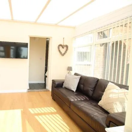 Rent this 5 bed house on Welfare Road in Highfields, DN6 7QG