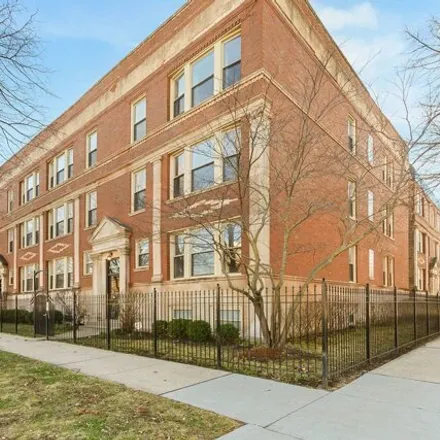 Buy this 3 bed condo on 1319-1325 East Marquette Road in Chicago, IL 60637